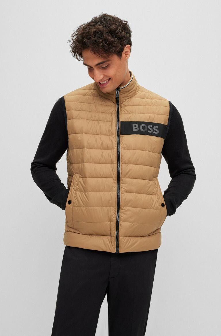 

Водоотталкивающий жилет с наполнителем и лентой с объемным логотипом BOSS Black, бежевый
