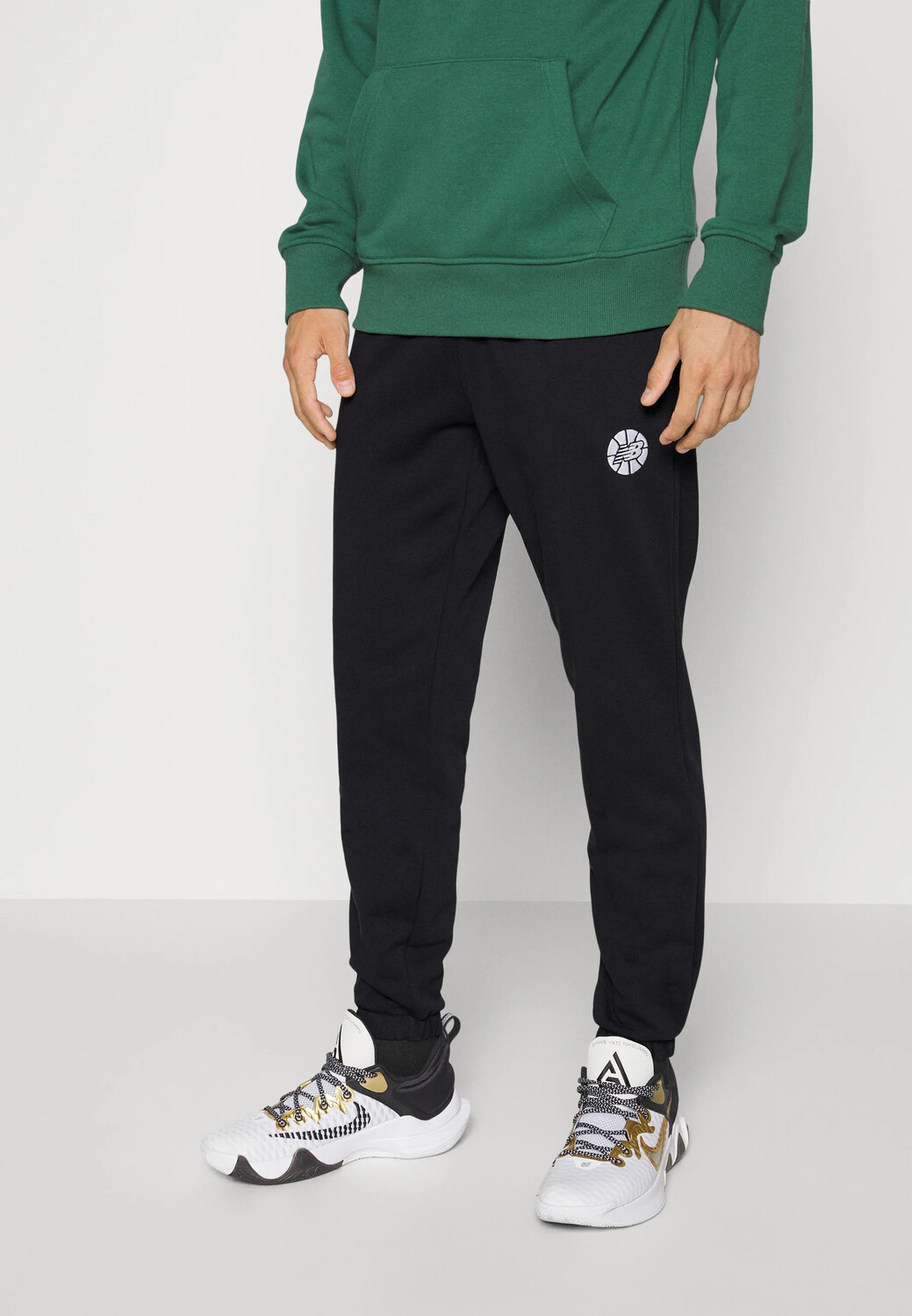 

Брюки New Balance Hoops Essentials Fundamental, черный