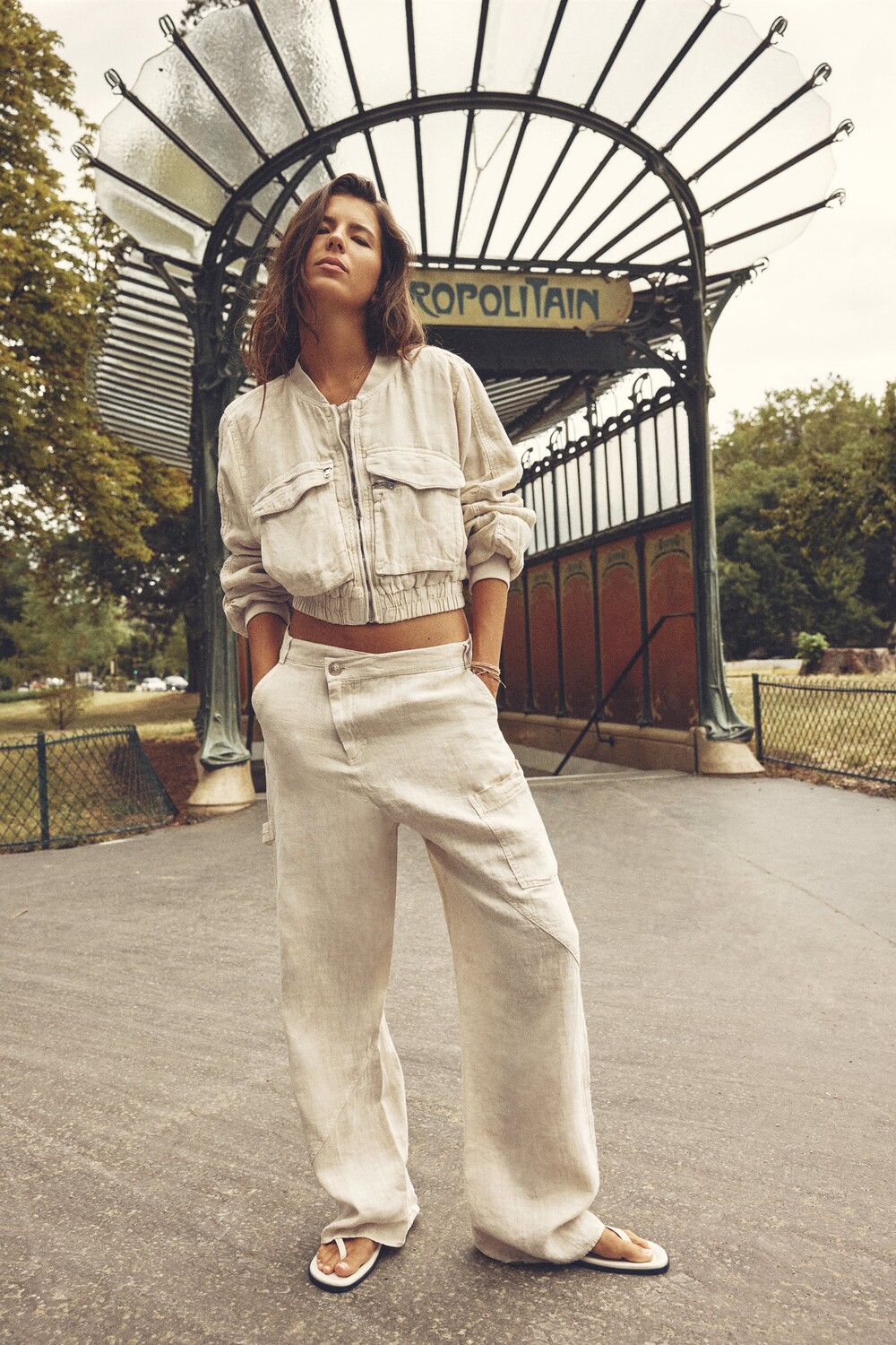 

Льняные брюки с асимметричным поясом Zara, песок