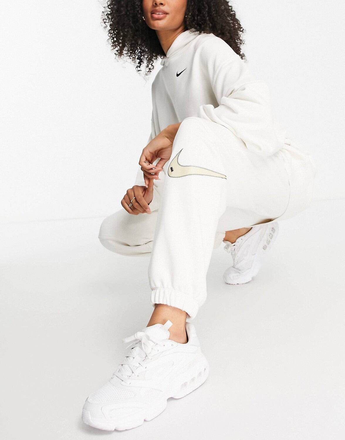 

Флисовые джоггеры фантомного белого цвета Nike Swoosh, Белый