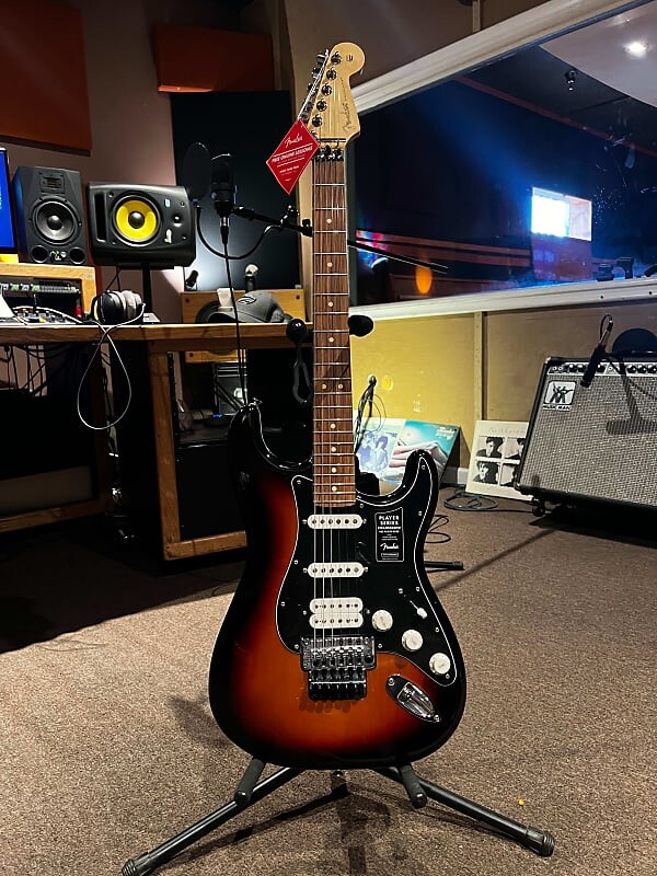 

Fender Player Stratocaster Floyd Rose HSS с грифом Pau Ferro 2018 — настоящее время — 3 цвета Sunburst Player Stratocaster Floyd Rose HSS with Pau Ferro Fretboard