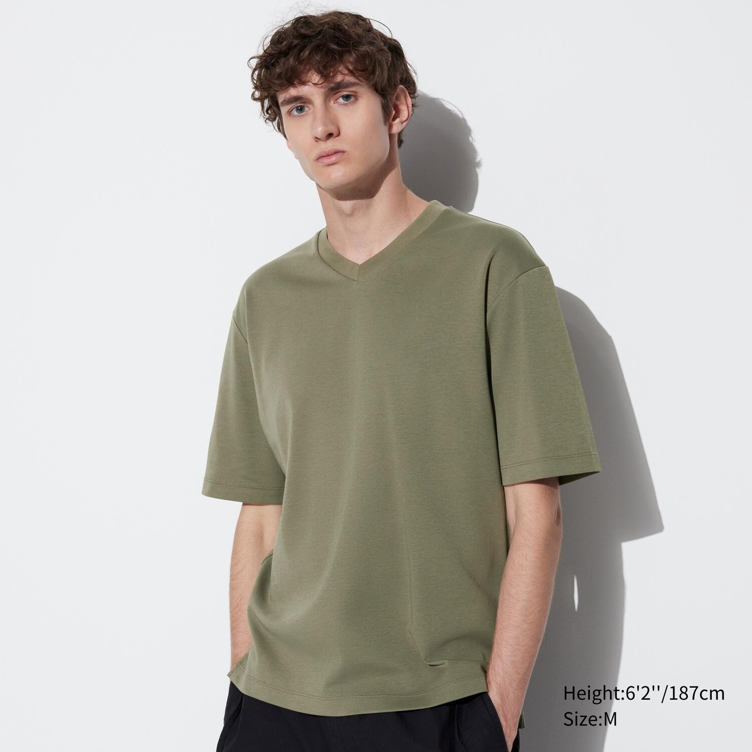 

Хлопковая футболка airism оверсайз с v-образным вырезом UNIQLO, оливковый