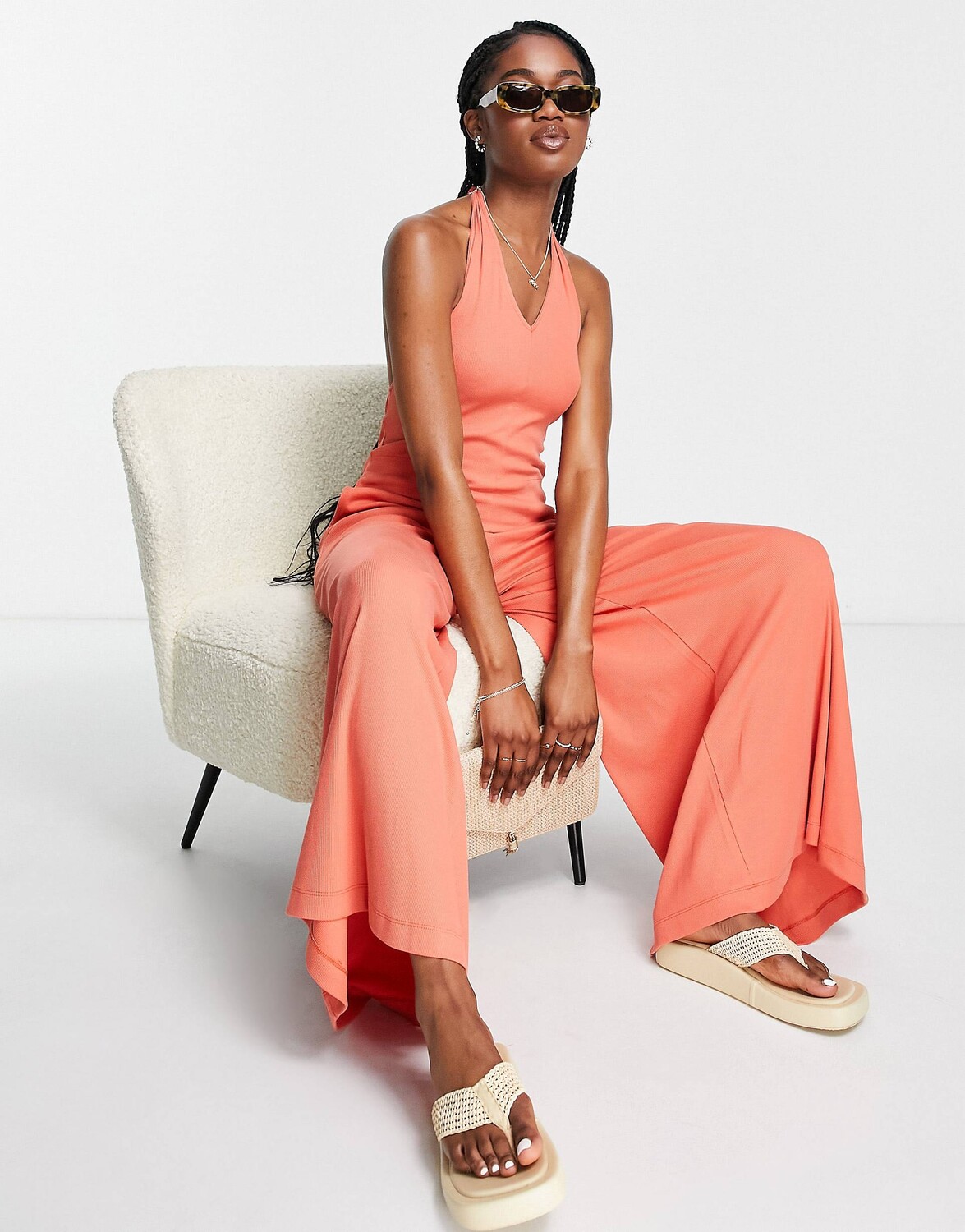 

Ржавый комбинезон в рубчик с халтером и широкими штанинами ASOS DESIGN