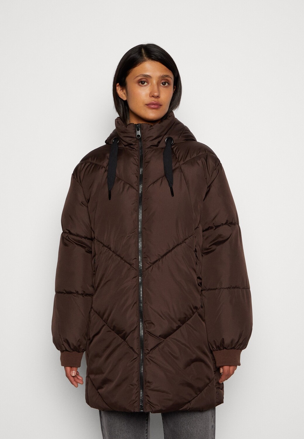 

Пальто зимнее Vero Moda, кофеный