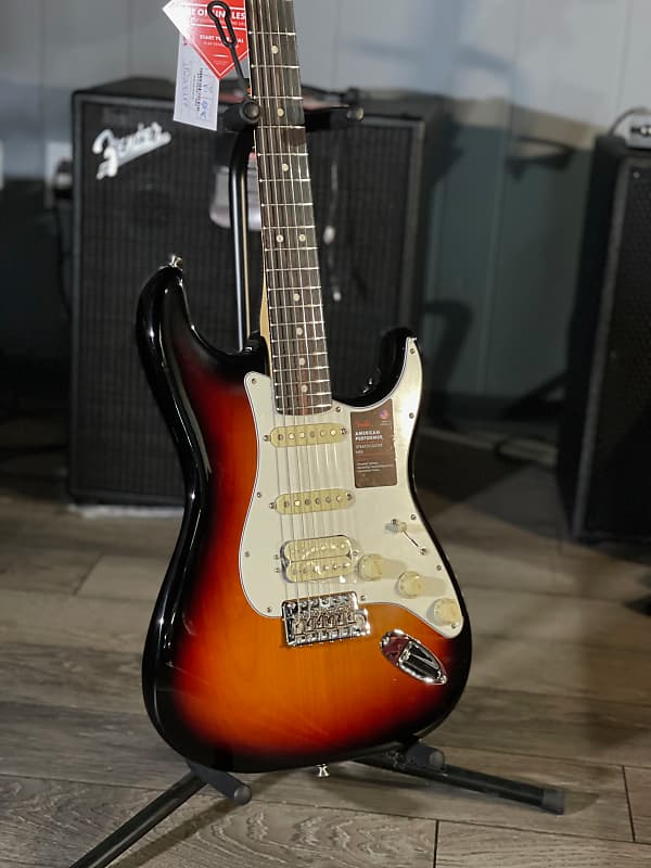 Fender American Performer Stratocaster HSS, гриф из палисандра, 3 Tone Sunburst