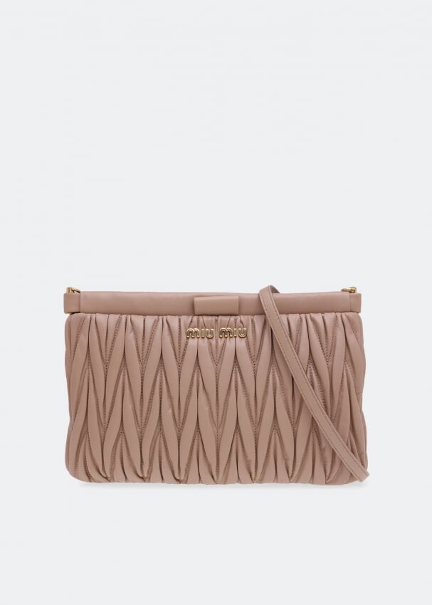 

Клатч MIU MIU Matelassé leather clutch, бежевый