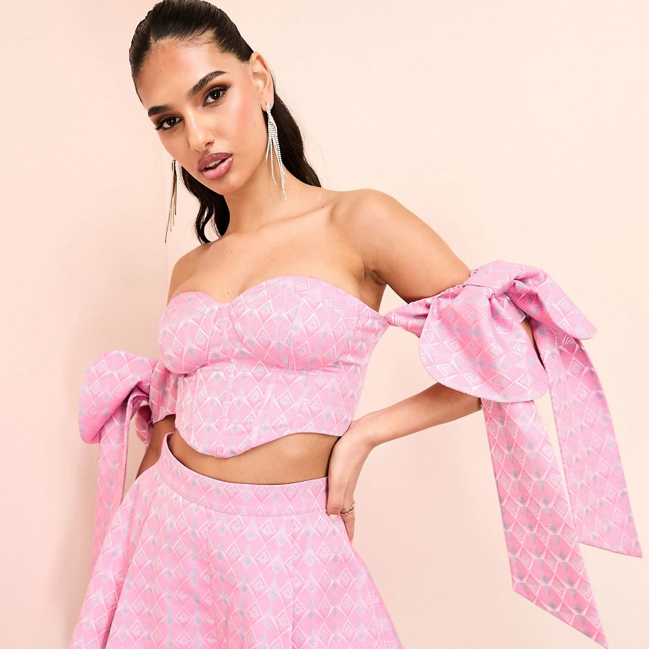 Топ Asos Luxe Print Jacquard Co-ord Bandeau Corsetted With Bow Tie Sleeves, розовый топ asos luxe co ord jacquard off shoulder crop in floral мультиколор