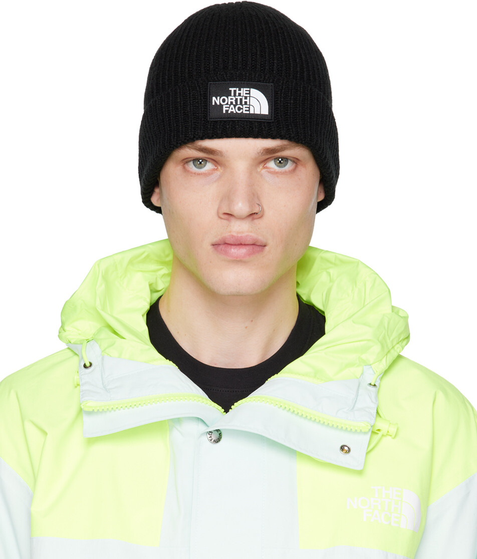 

Черная шапка с логотипом The North Face