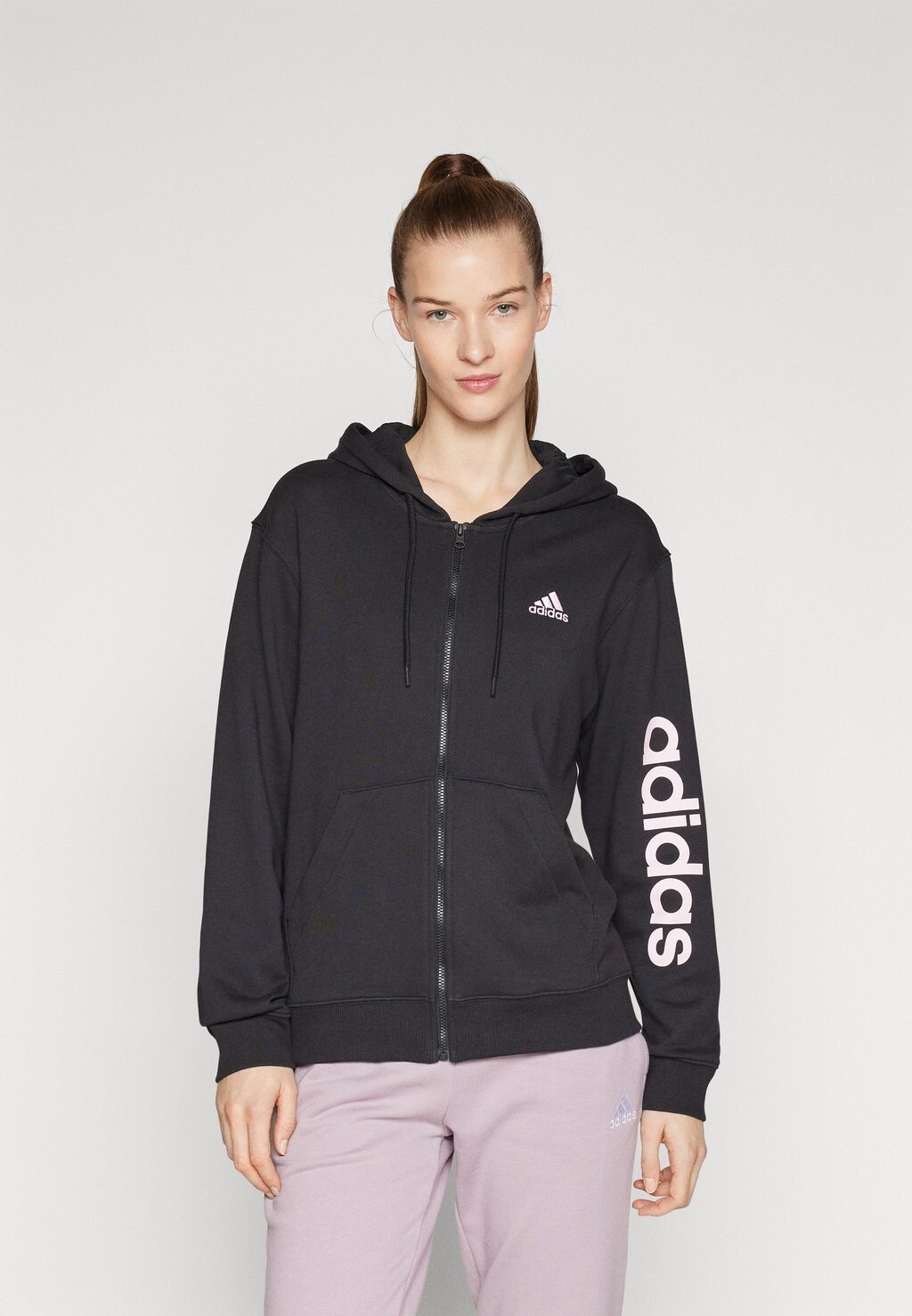 

Толстовка на молнии Essentials Linear Full Zip Hoodie adidas Sportswear, цвет black/clear pink