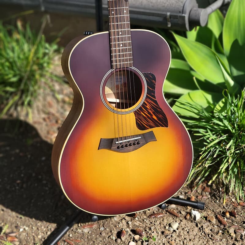 Taylor AD12e Орех/Ель Табак Санберст AD12ESB тейлор ad12e sb санберст taylor ad12e sb sunburst