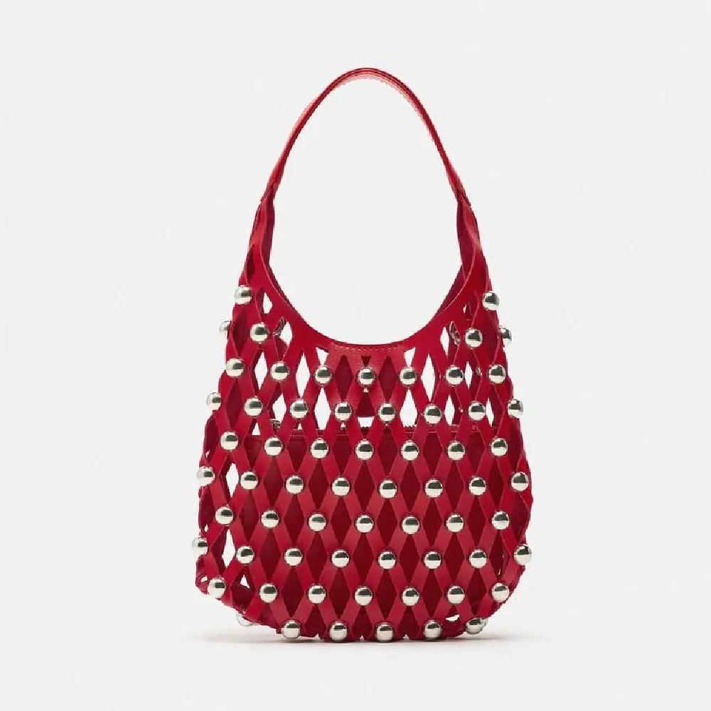 

Мини-сумка с клепками ZARA, красный