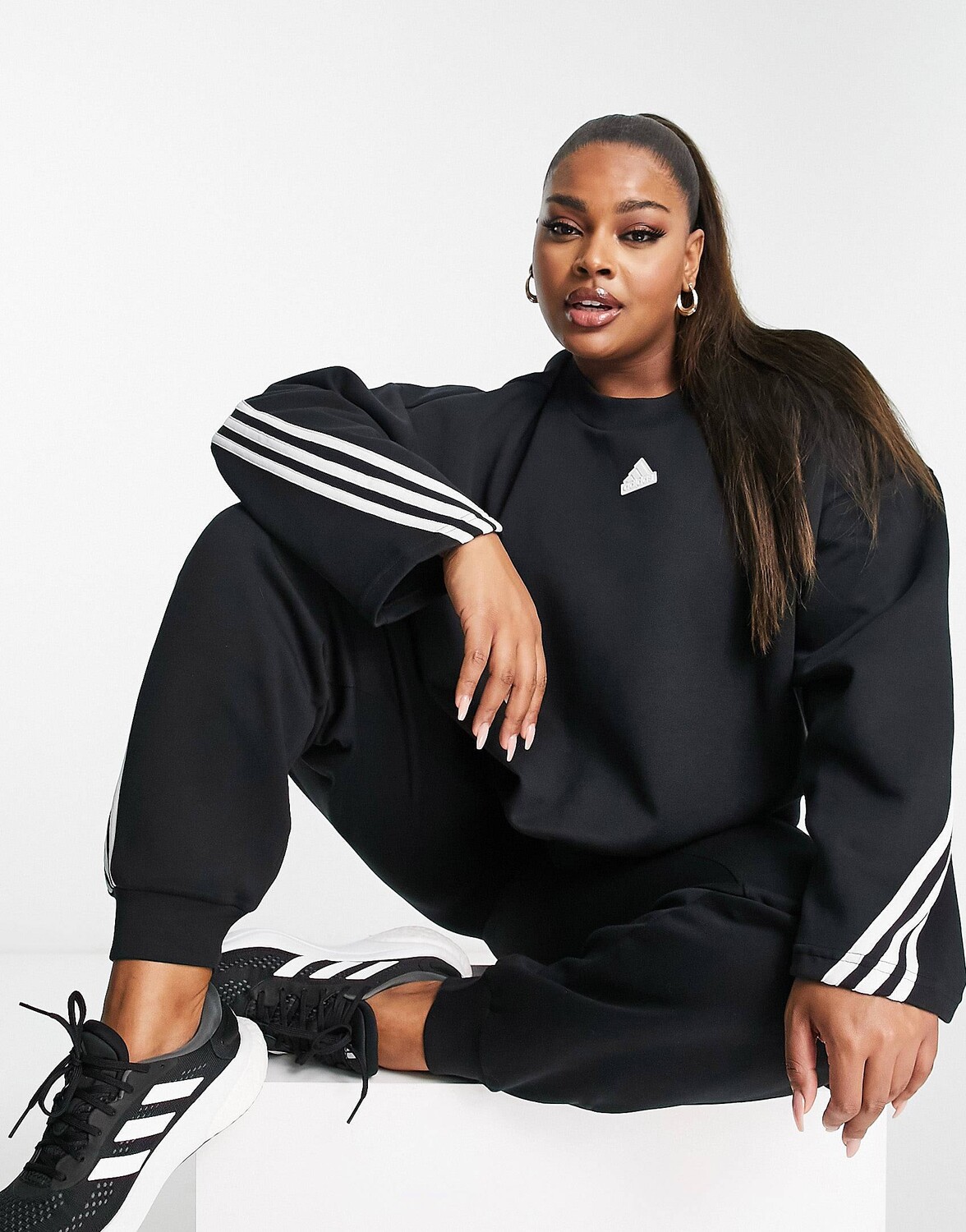 

Черная укороченная толстовка с 3 полосками adidas Sportswear Plus