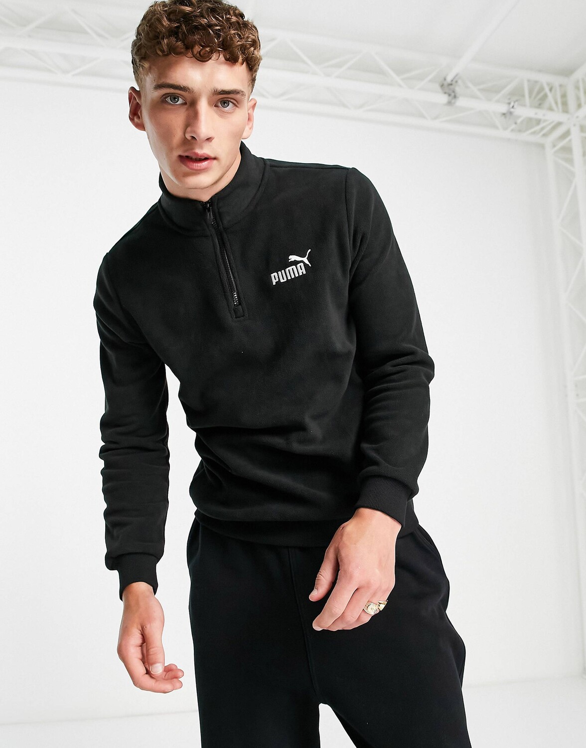 

Черная флисовая футболка с молнией 1/4 Puma Essentials, Черный