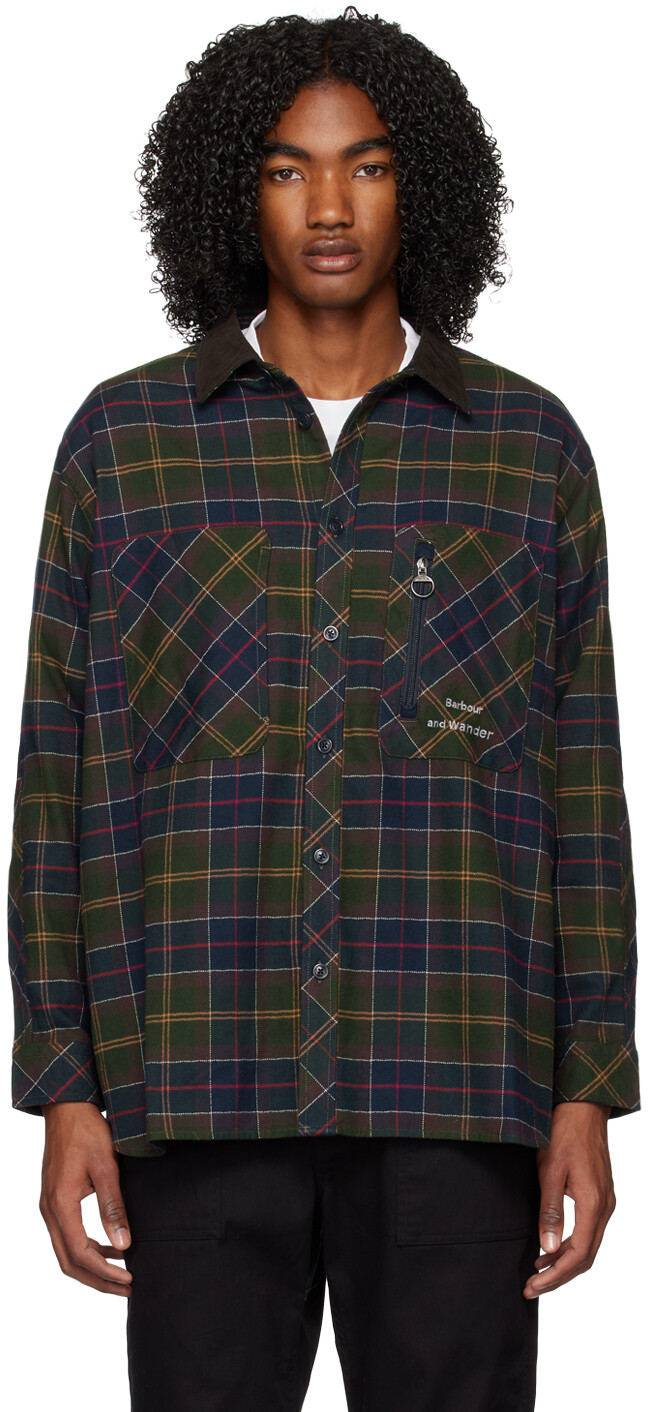 

Рубашка сине-зеленого и странствующего изданий Barbour