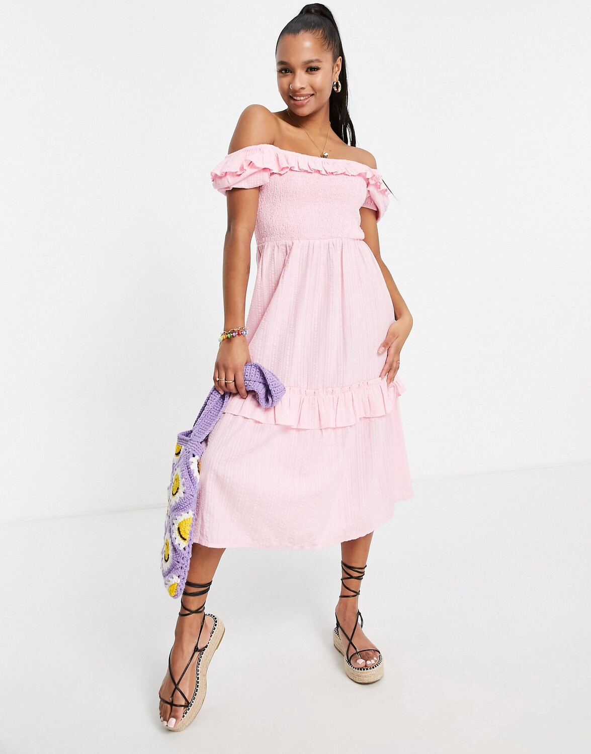 

Розовое текстурированное платье миди со сборками и оборками Miss Selfridge Petite
