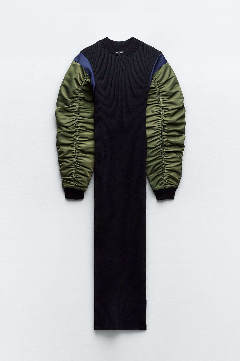 

Платье Zara Contrast Nylon, черный/зеленый