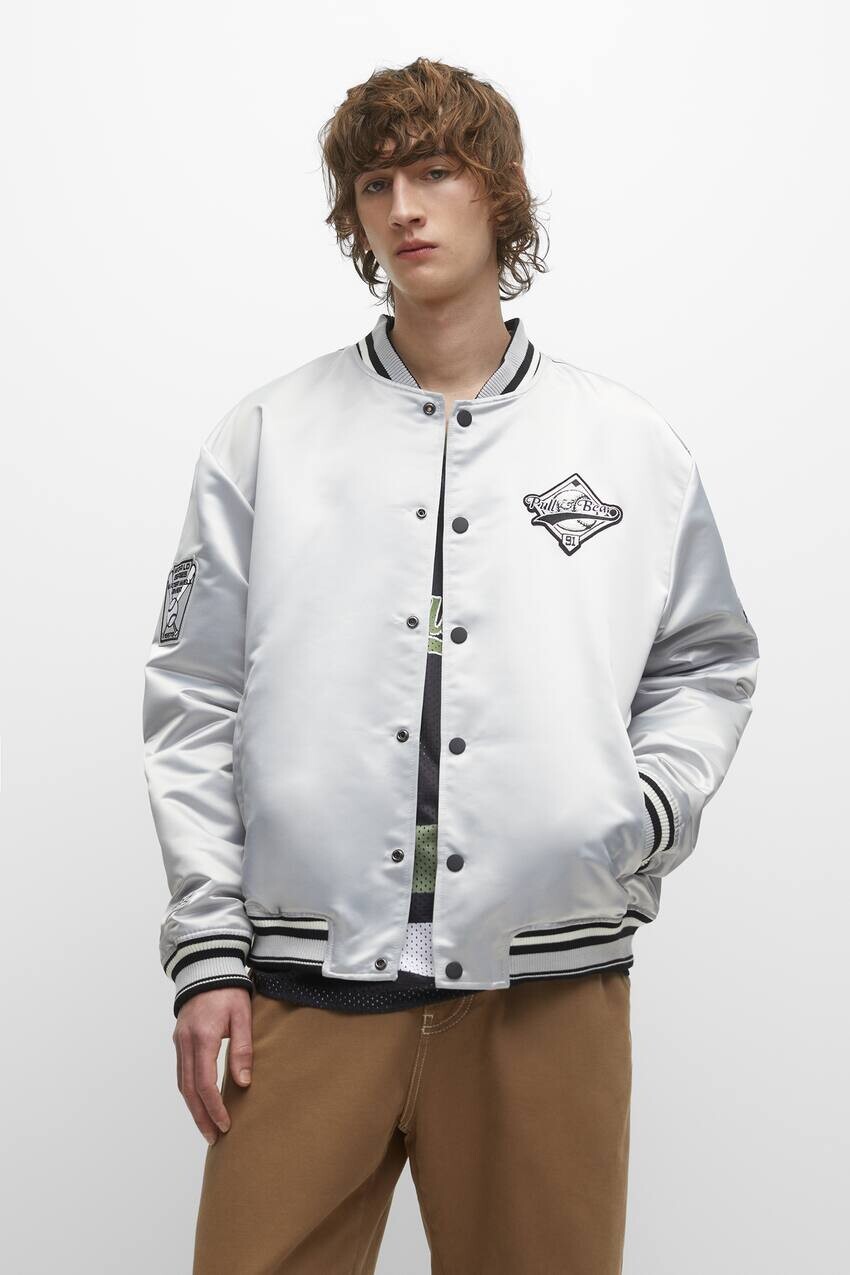 

Атласный бомбер Pull&Bear, серый