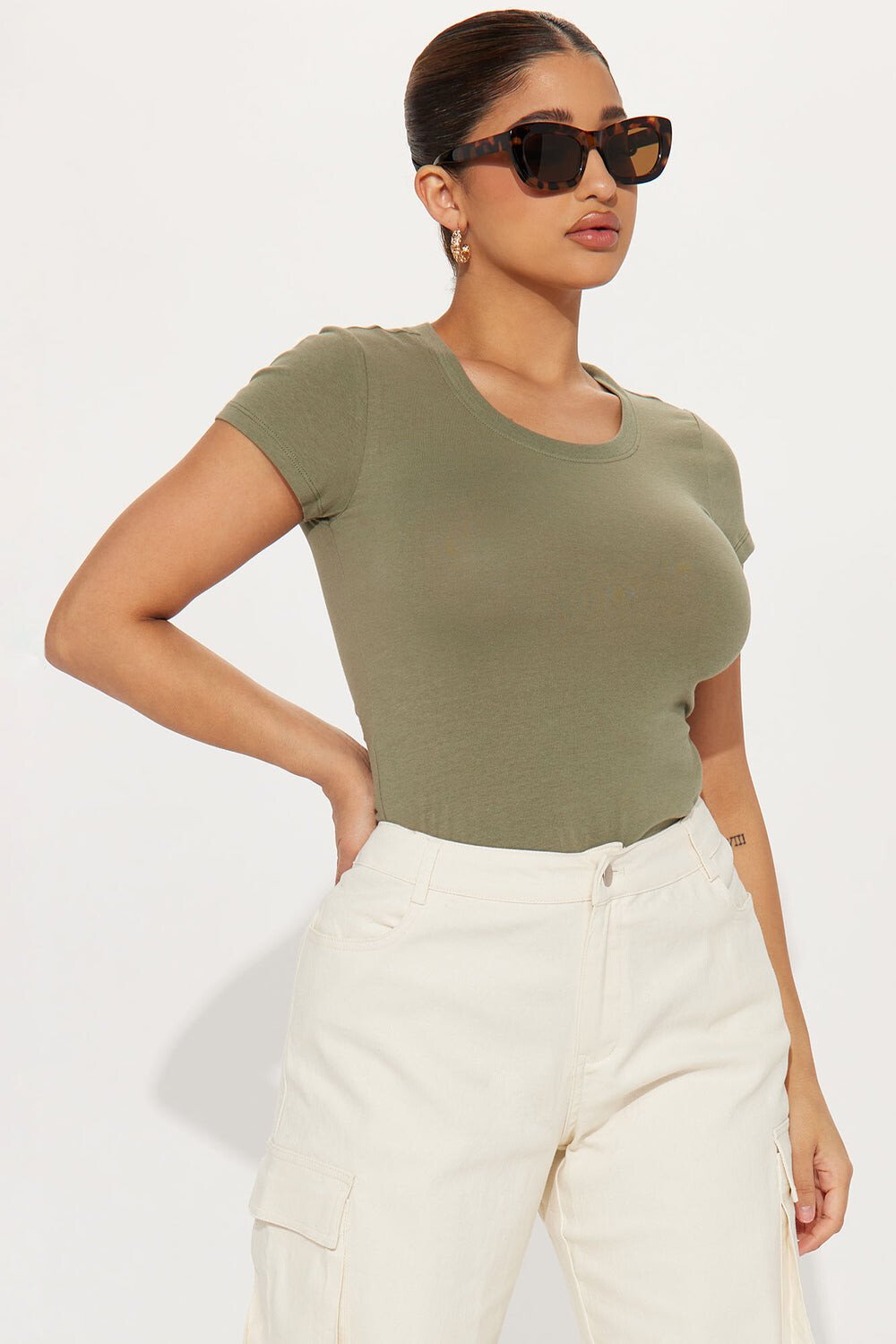 

Футболка Fashion Nova 64000, оливковый