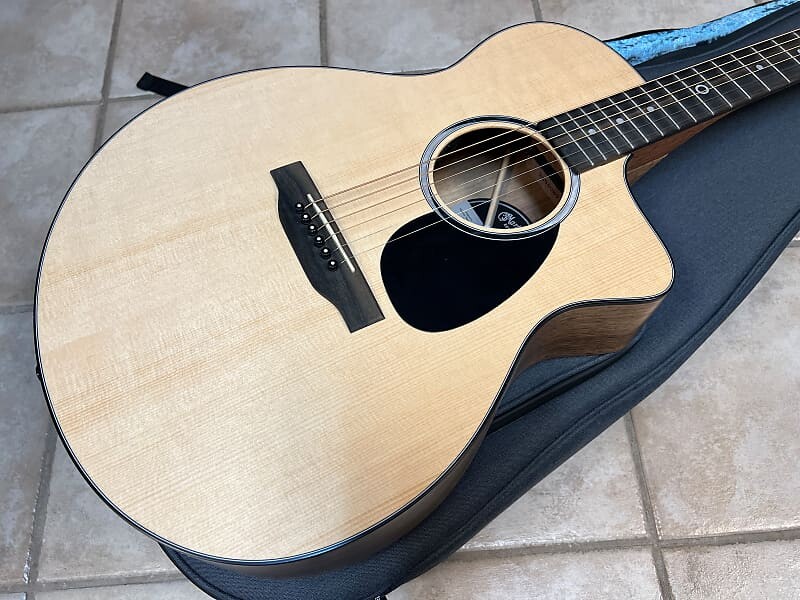 

2022 CF Martin SC-10E Road Series Электроакустическая гитара Натуральный 2022 CF Martin SC-10E Road Series Acoustic-Electric Guitar Natural