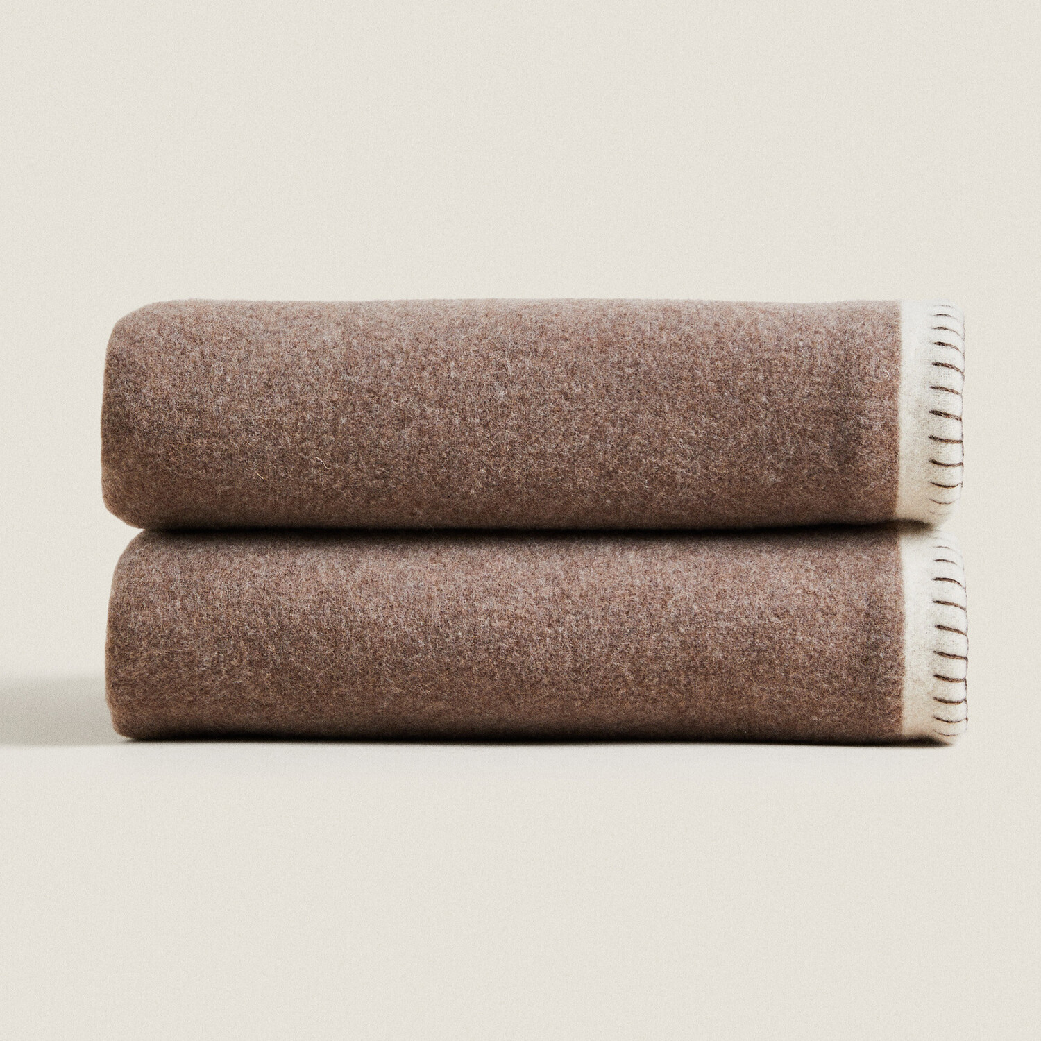 

Плед Zara Home х Studio Nicholson Wool And Cashmere, коричневый