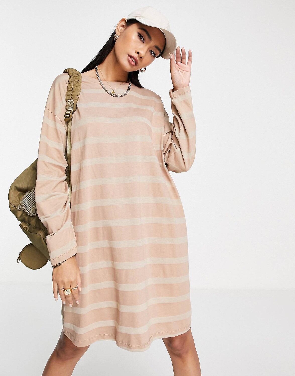 

Платье-футболка свободного кроя в тон с полоской ASOS DESIGN ASOS DESIGN