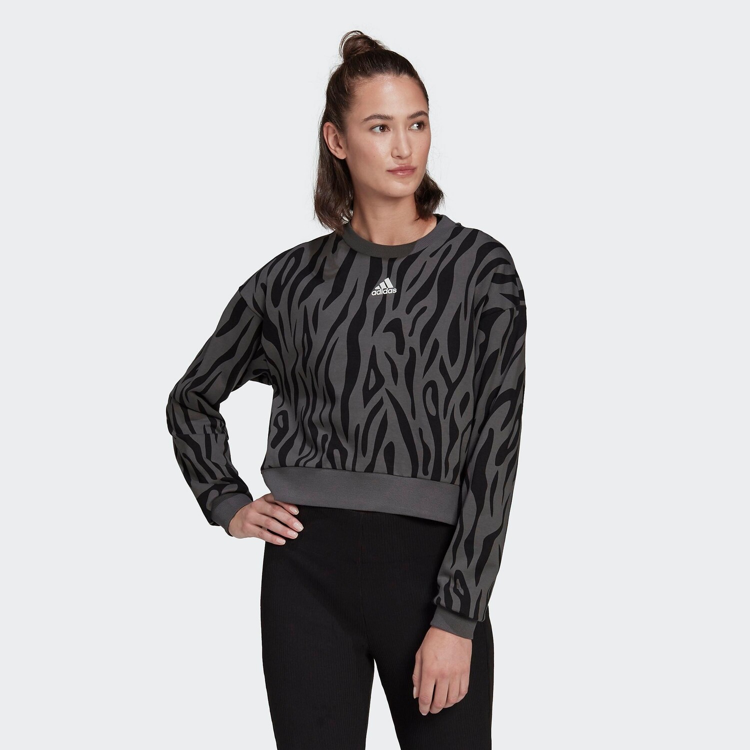 

Женская укороченная толстовка adidas Essentials с тигровым принтом, черный