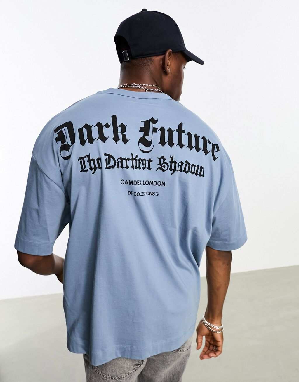 

Серая футболка оверсайз с логотипом на спине ASOS Dark Future