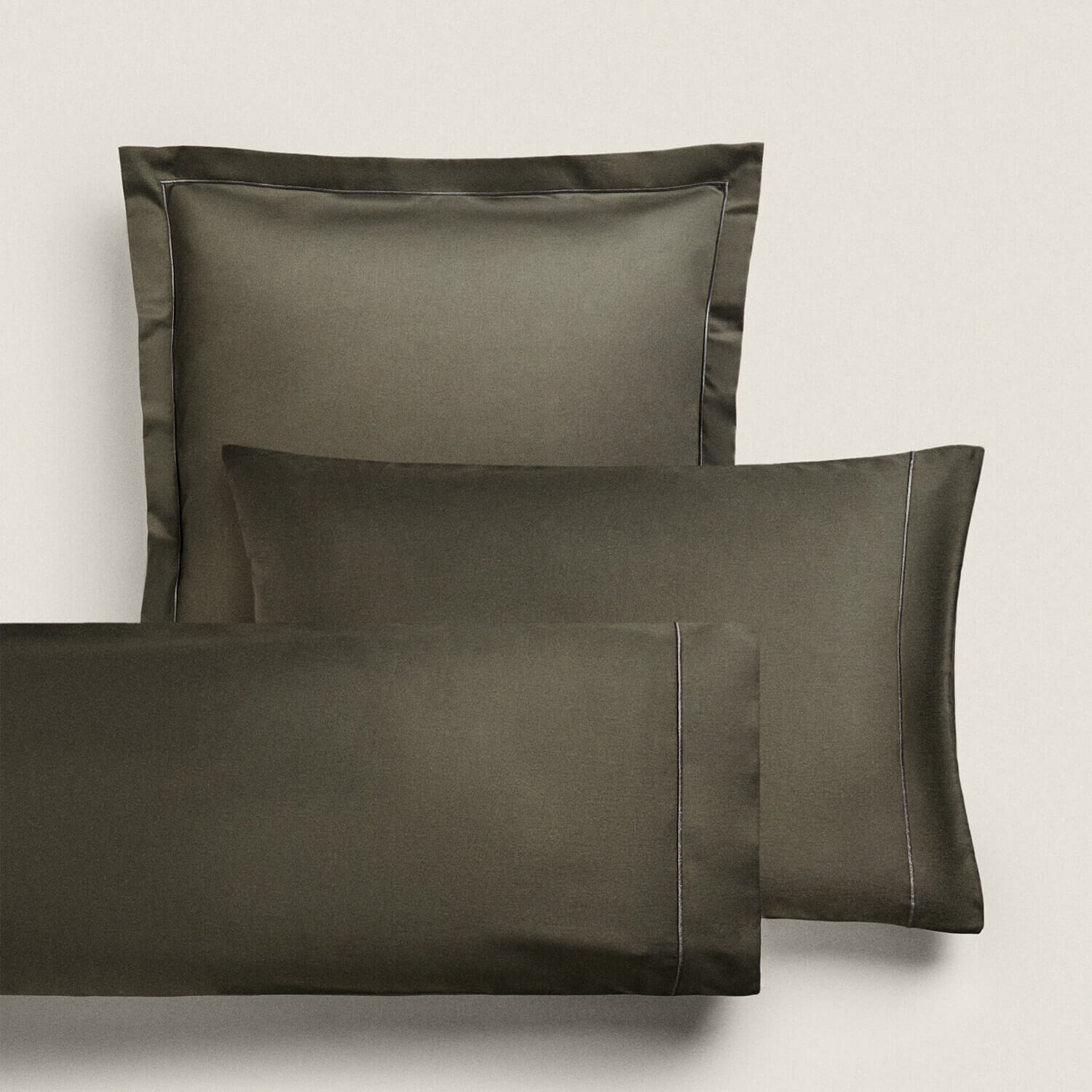 

Наволочка Zara Home Sateen With Trim, 300 нитей, темный хаки