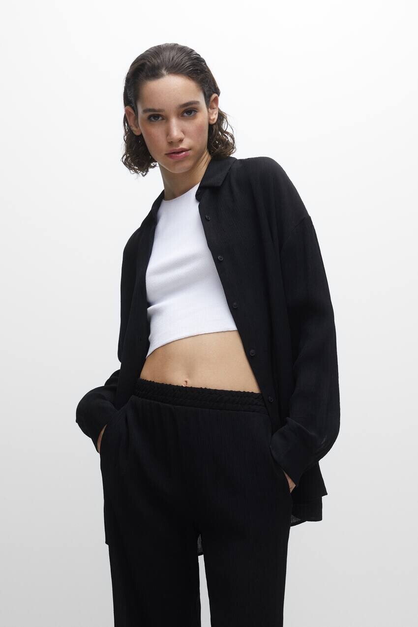 

Рубашка из мятой ткани Pull&Bear, черный