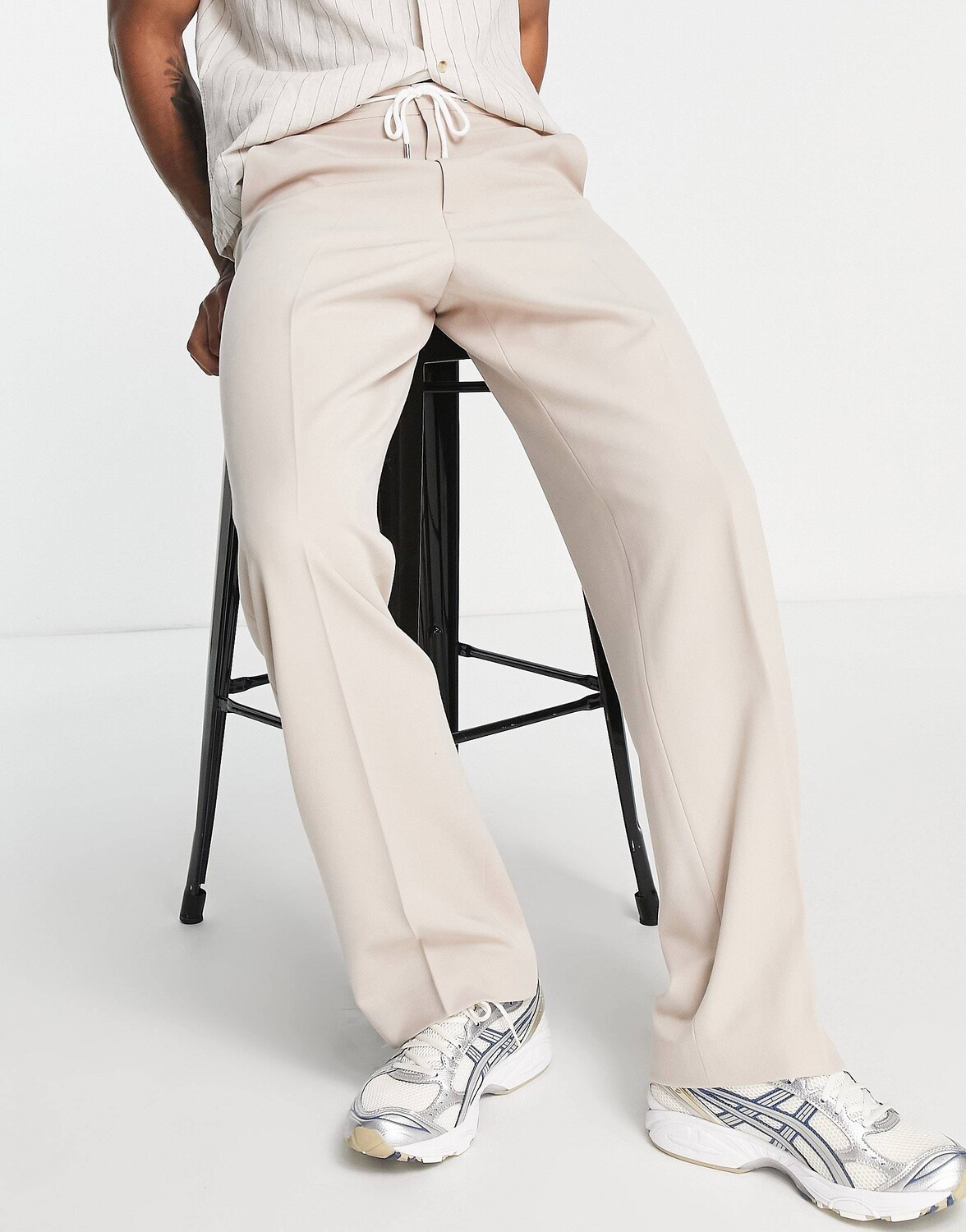 

Широкие смарт-джоггеры ASOS DESIGN с камнем
