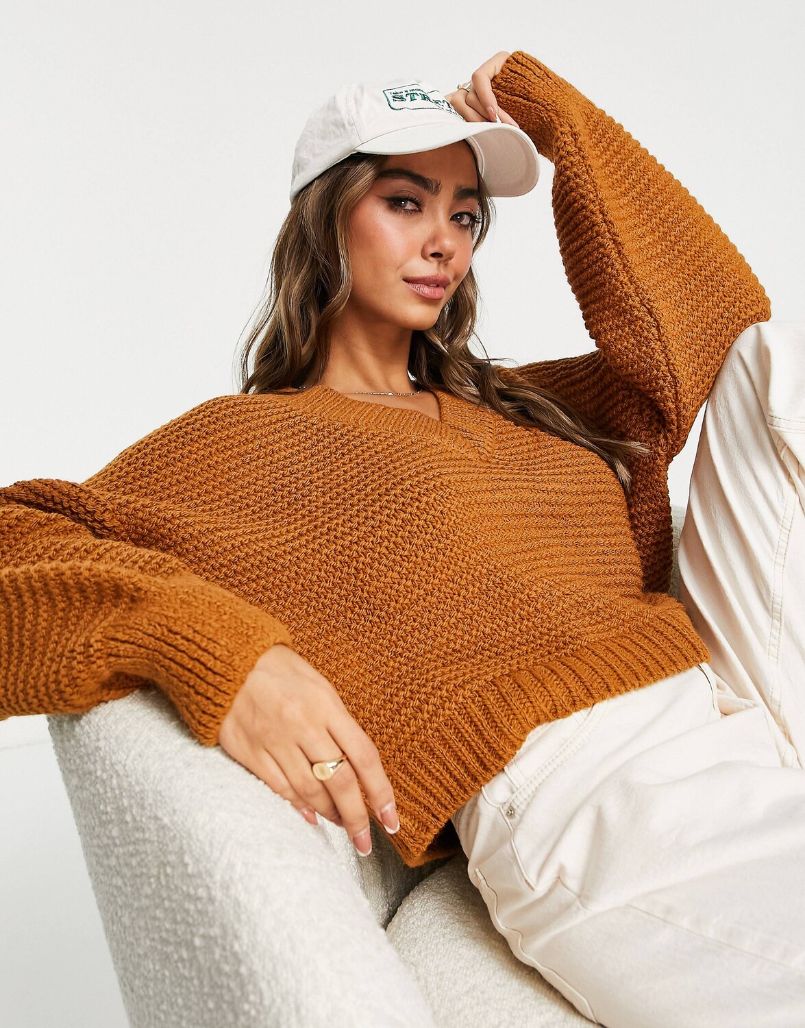 

Коричневый джемпер с v-образным вырезом ASOS DESIGN