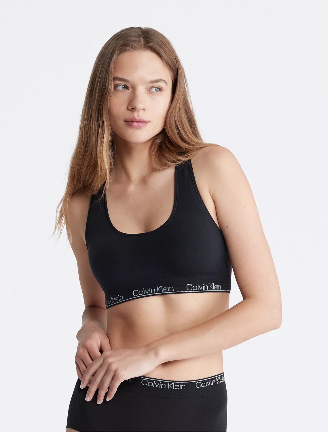 

Бесшовный бюстгальтер Calvin Klein Naturals Modern Racerback, черный