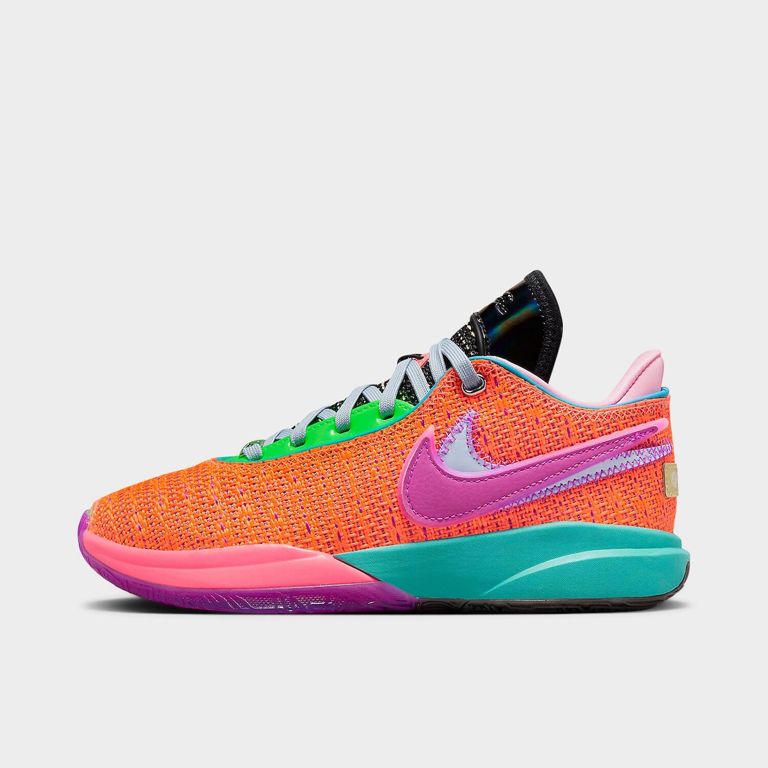 

Баскетбольные кроссовки Nike LeBron 20, апельсин