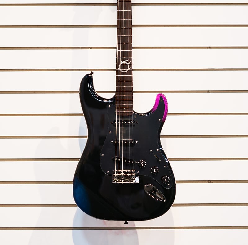 

Fender MIJ Final Fantasy XIV Stratocaster 2021 — черный