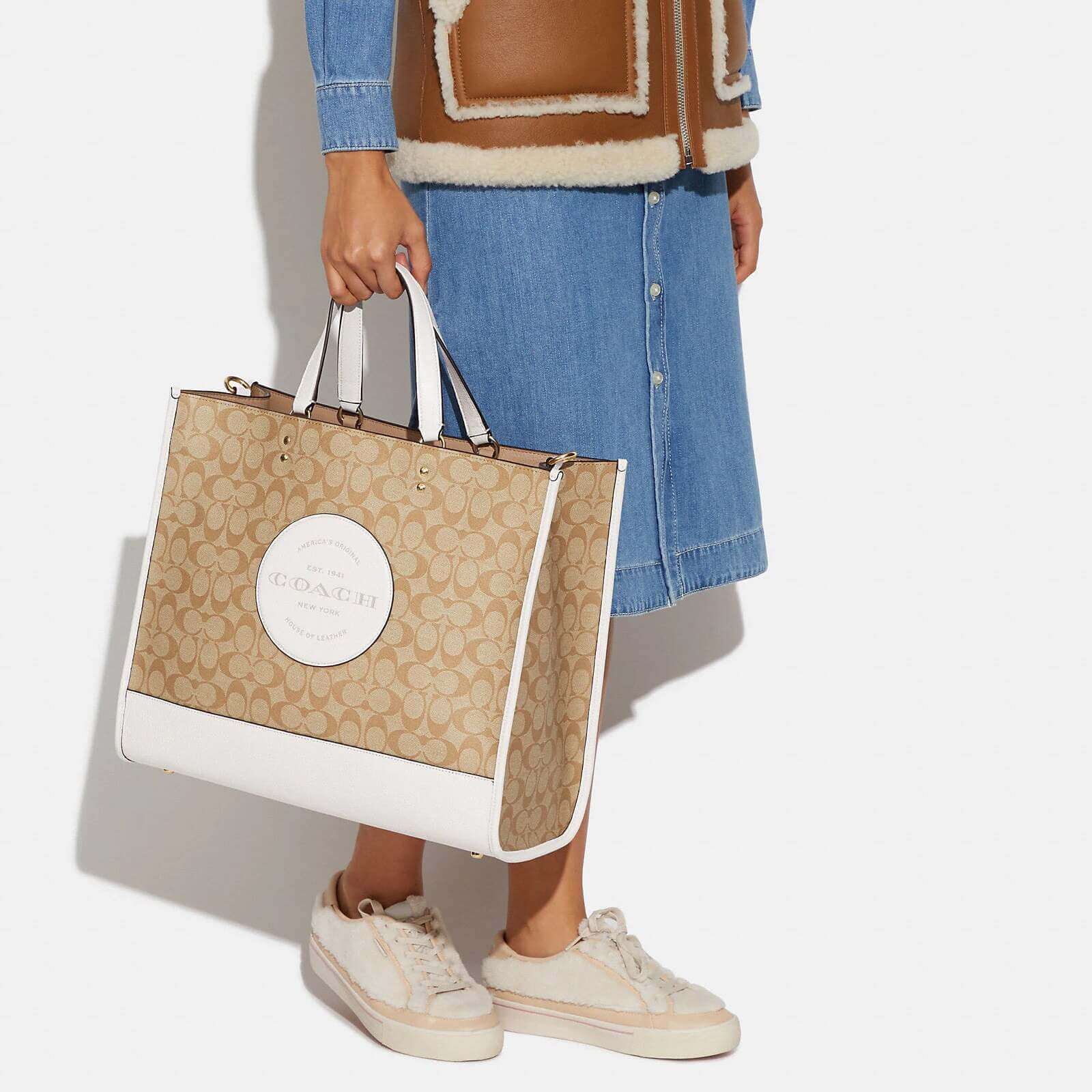 Dempsey tote 40 in signature canvas 2025 with coach patch