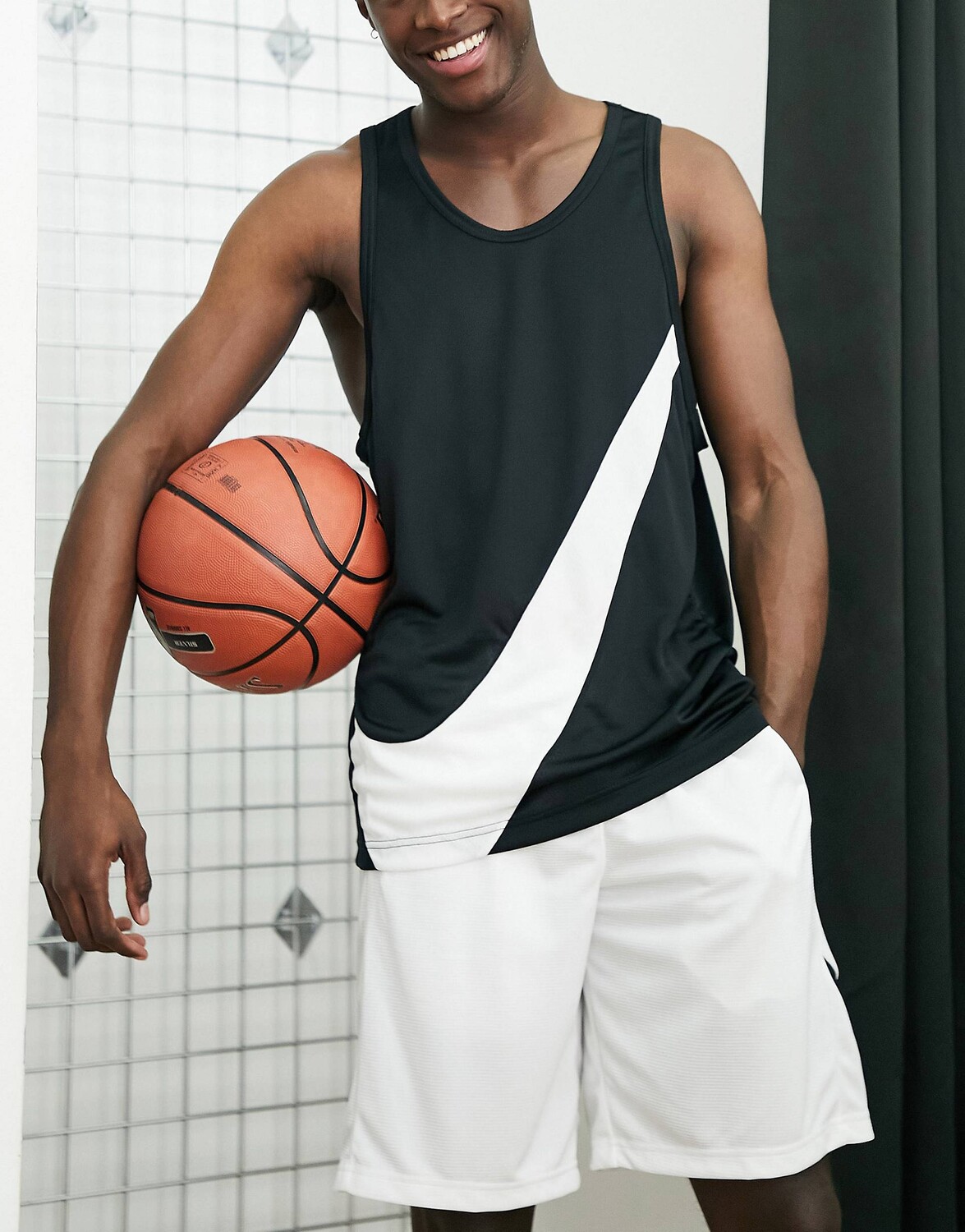 

Черный трикотажный жилет Nike Basketball Swoosh Crossover Dri-FIT