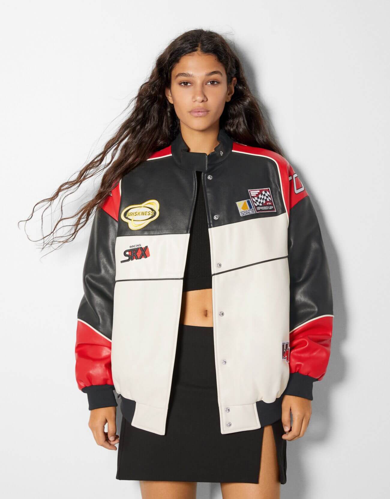 Bomber Jacket Bershka. Бомбер Racing. Красный бомбер. Бомбер красно белый.