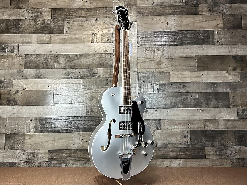 

Gretsch G5420T Electromatic Classic Полая электрогитара Single-cut с Bigsby - Airline Silver Gretsch G5420T Electromatic Classic Hollowbody Single-cut Electric Guitar with Bigsby - Airline Silver