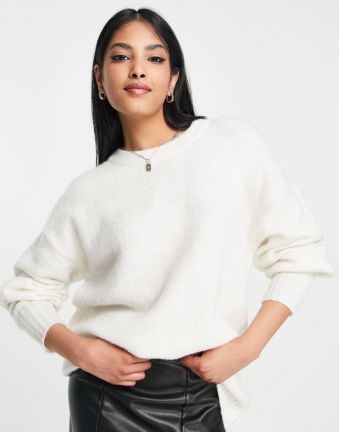 

Вязаный джемпер цвета слоновой кости с круглым вырезом Topshop