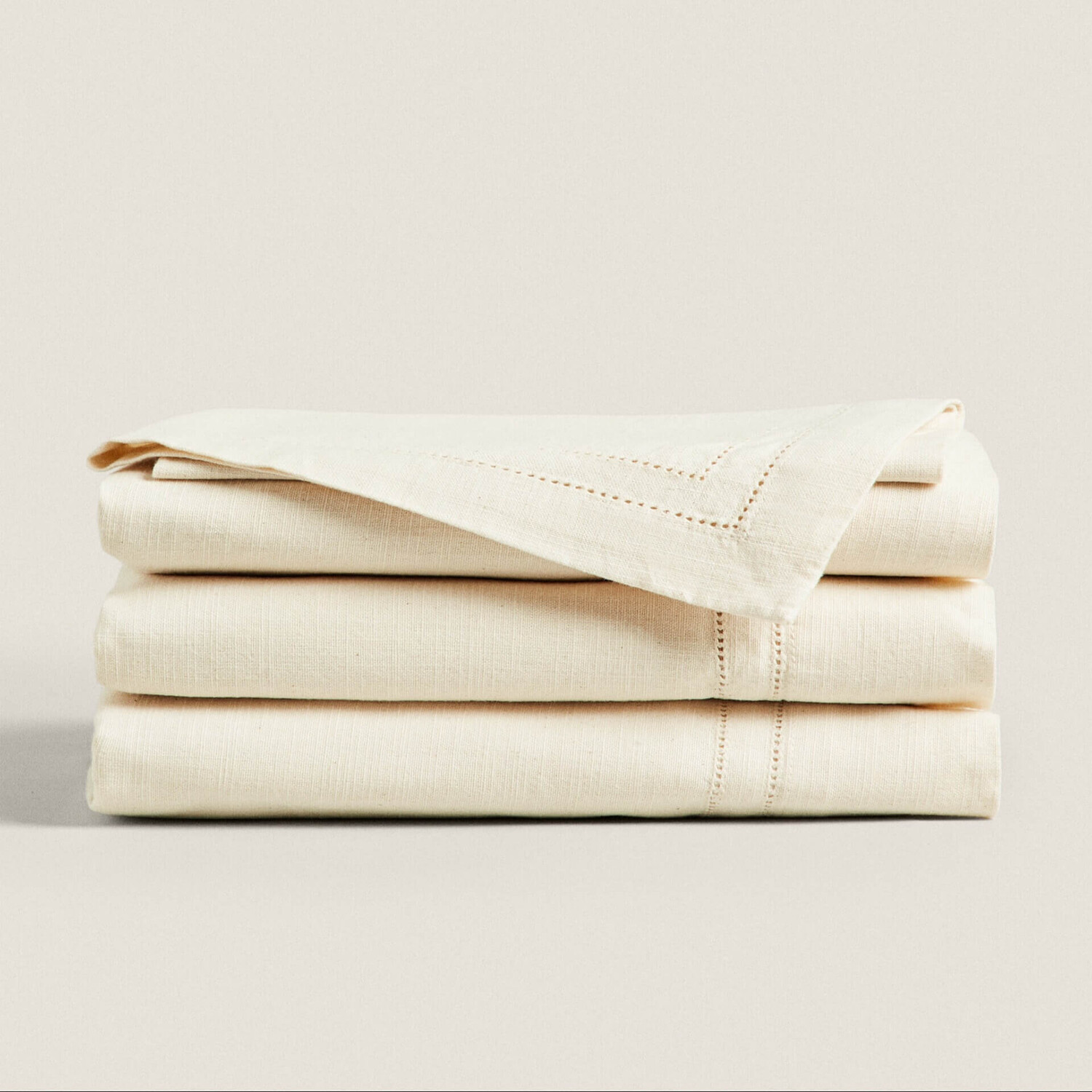 

Скатерть Zara Home Hemstitched Cotton, светло-бежевый