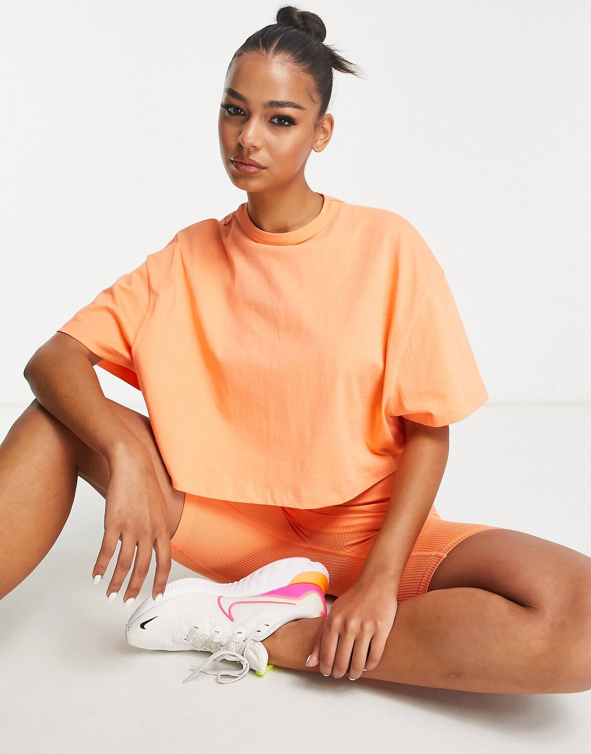 

Укороченная футболка ASOS 4505