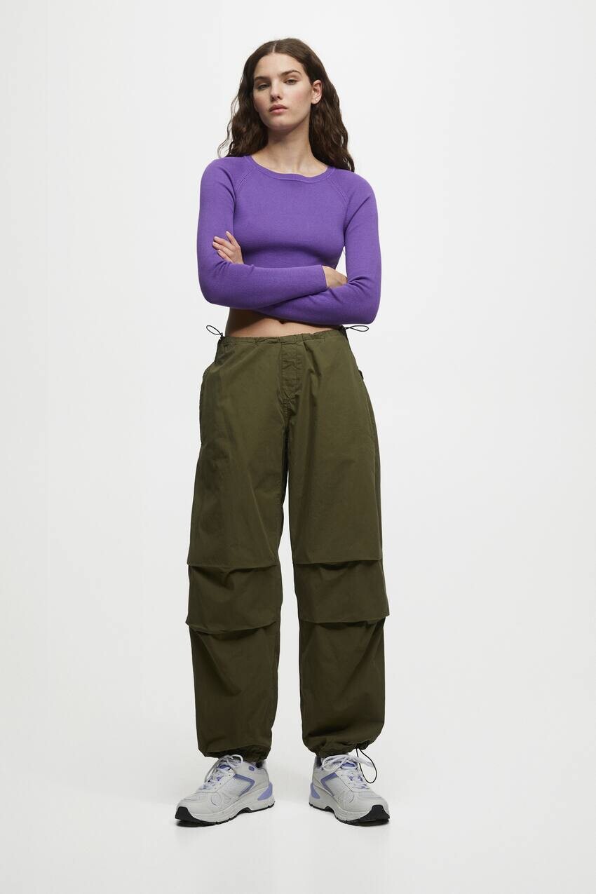 

Брюки-парашюты свободного кроя Pull&Bear, хаки