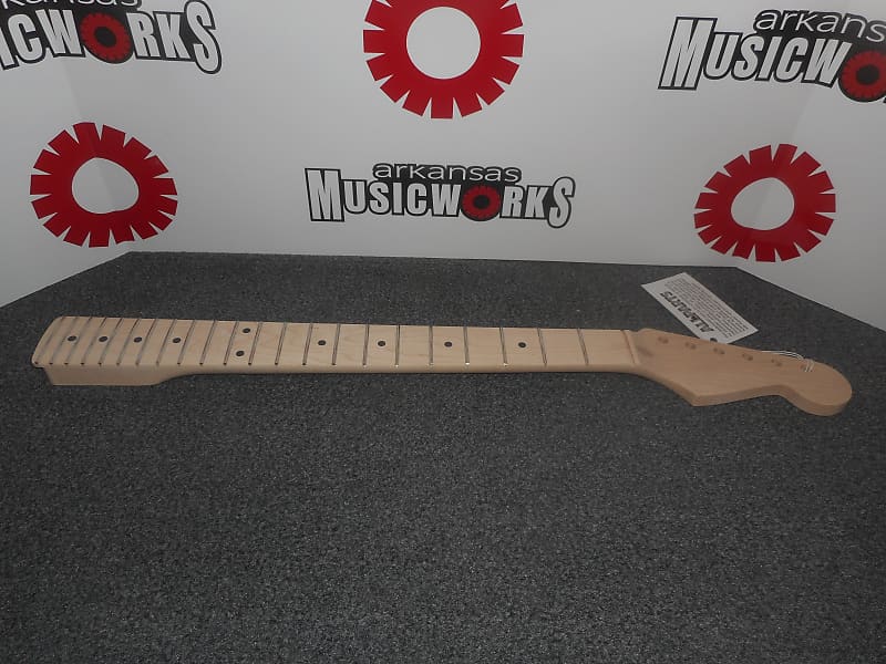 цена Лицензионный гриф Allparts Fender для Stratocaster, 22 лада, цельный клен - #SMO