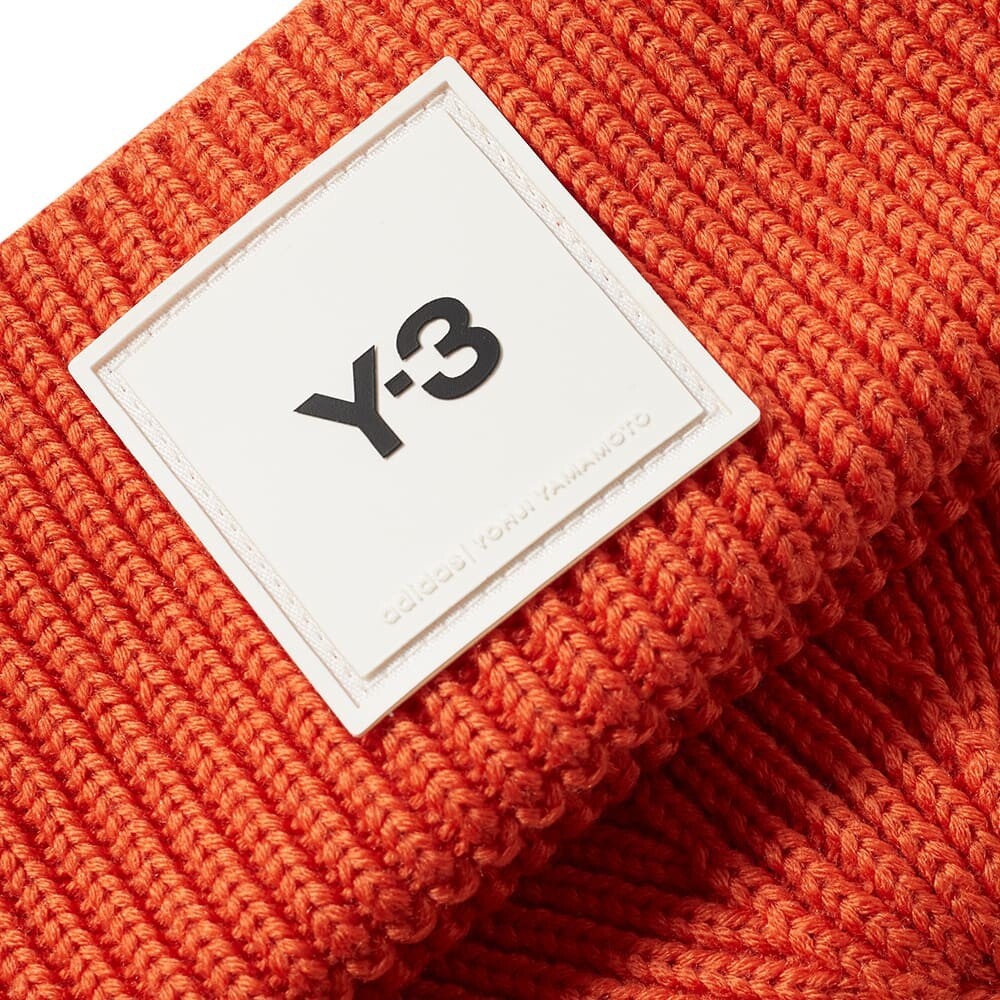 

шапка с логотипом Y-3