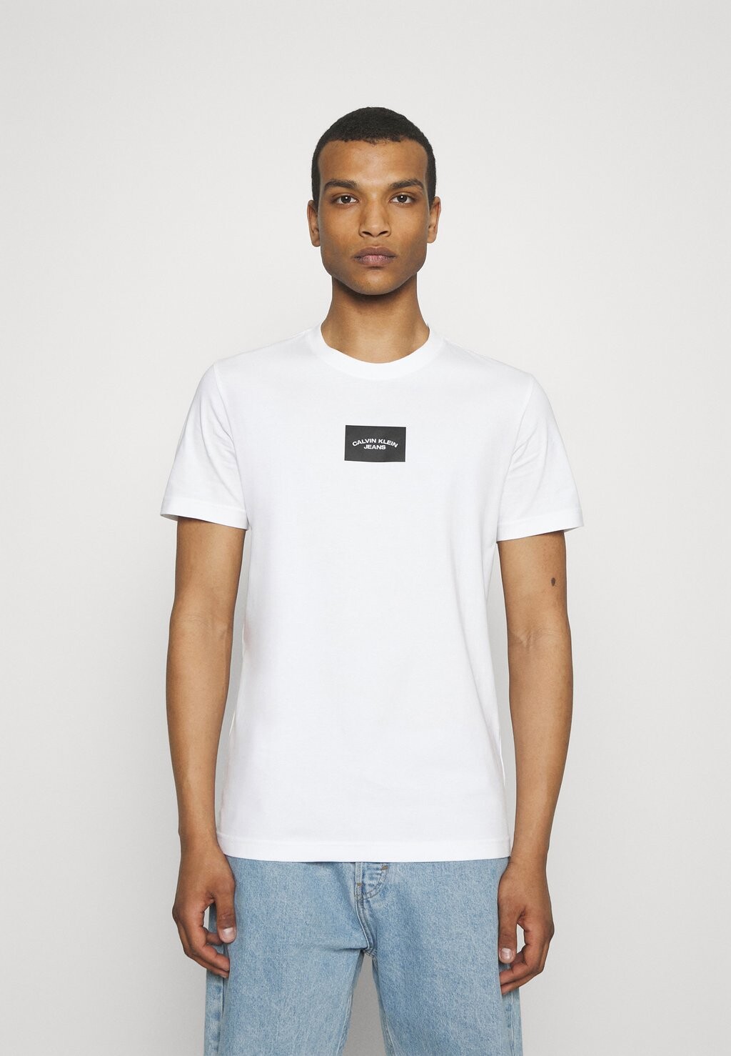 

Футболка с принтом Calvin Klein Jeans, белый
