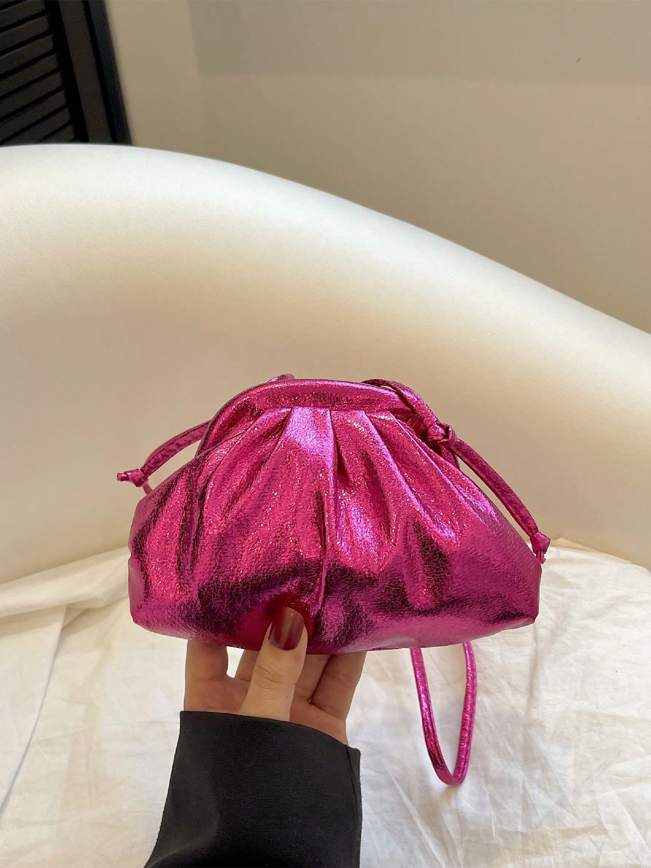 Мини-сумка со складками Ярко-розовый металлик Полиуретан в стиле фанк, ярко-розовый
