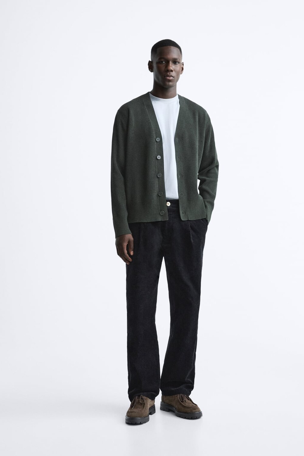 

Вельветовые брюки со складками ZARA, черный