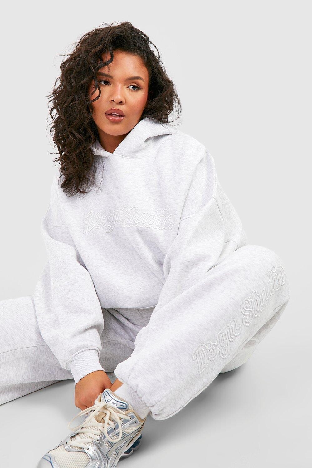 

Джоггеры plus dsgn studio с 3d вышивкой Boohoo, серый