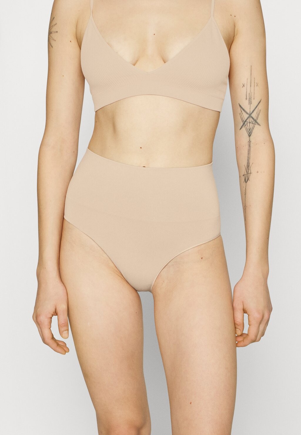 

Корректирующее белье Spanx