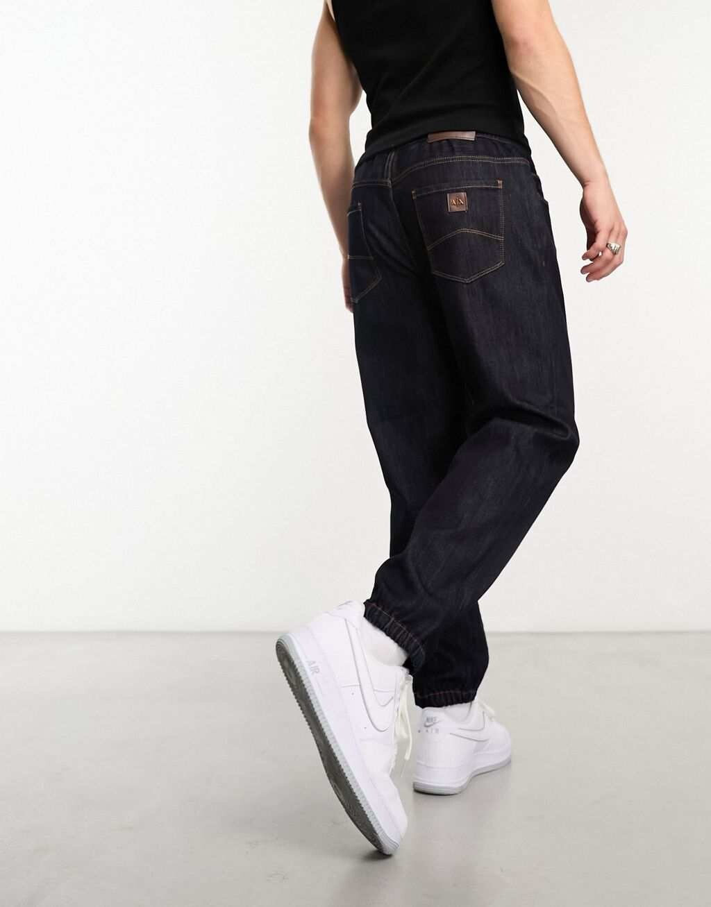 

Синие узкие джинсы-джоггеры Armani Exchange